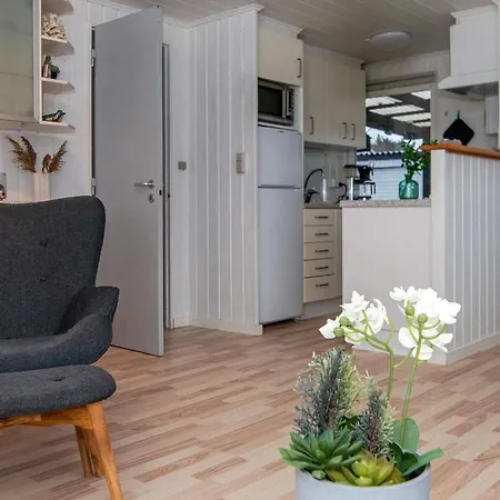 6 Person In * Норборг